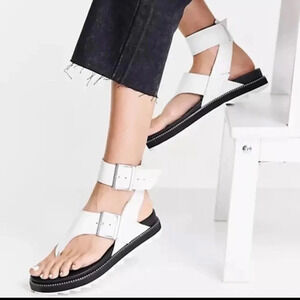 like new Free People Sorel Roaming T Strap sandal size 6